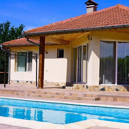 Вила Релакс - Villa Relax Sokolovo ภายนอก รูปภาพ