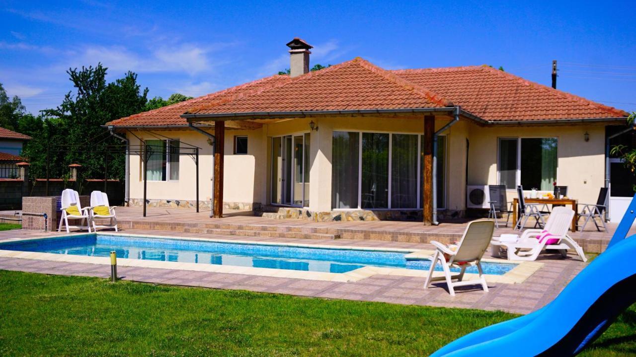 Вила Релакс - Villa Relax Sokolovo ภายนอก รูปภาพ