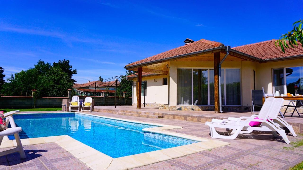Вила Релакс - Villa Relax Sokolovo ภายนอก รูปภาพ