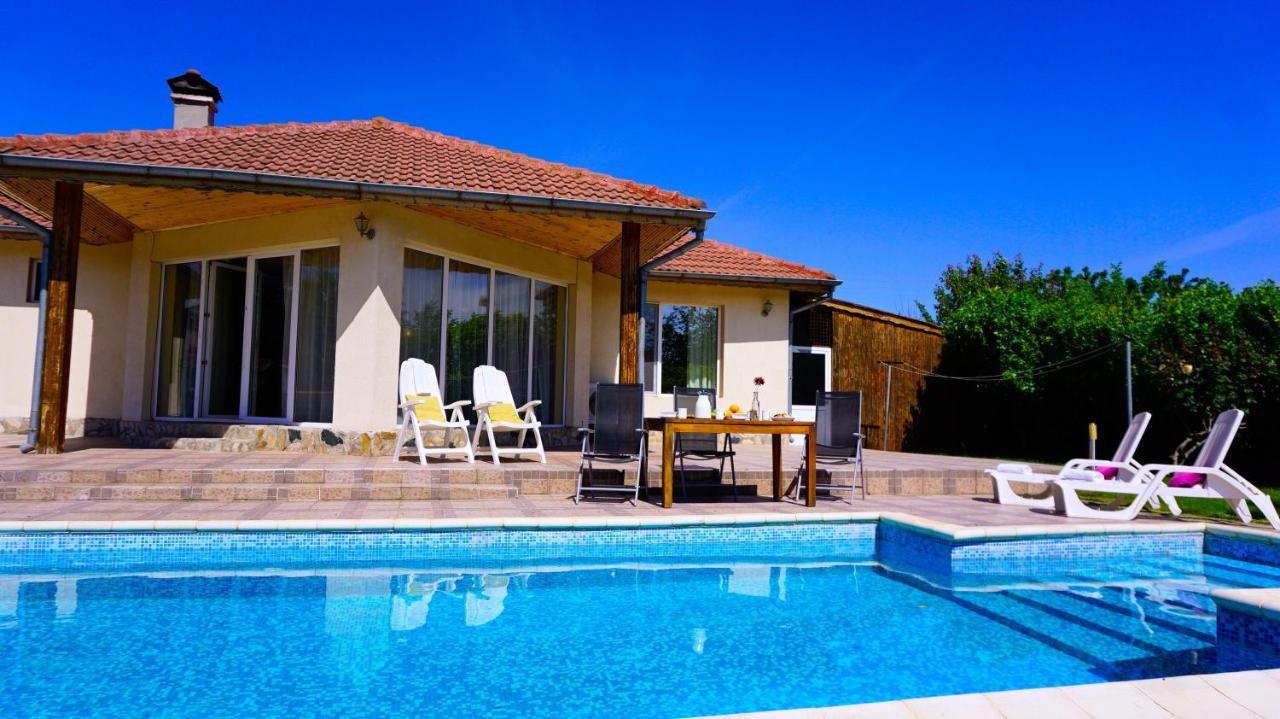 Вила Релакс - Villa Relax Sokolovo ภายนอก รูปภาพ