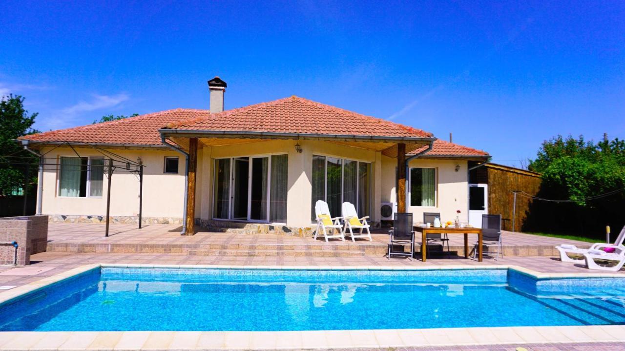 Вила Релакс - Villa Relax Sokolovo ภายนอก รูปภาพ