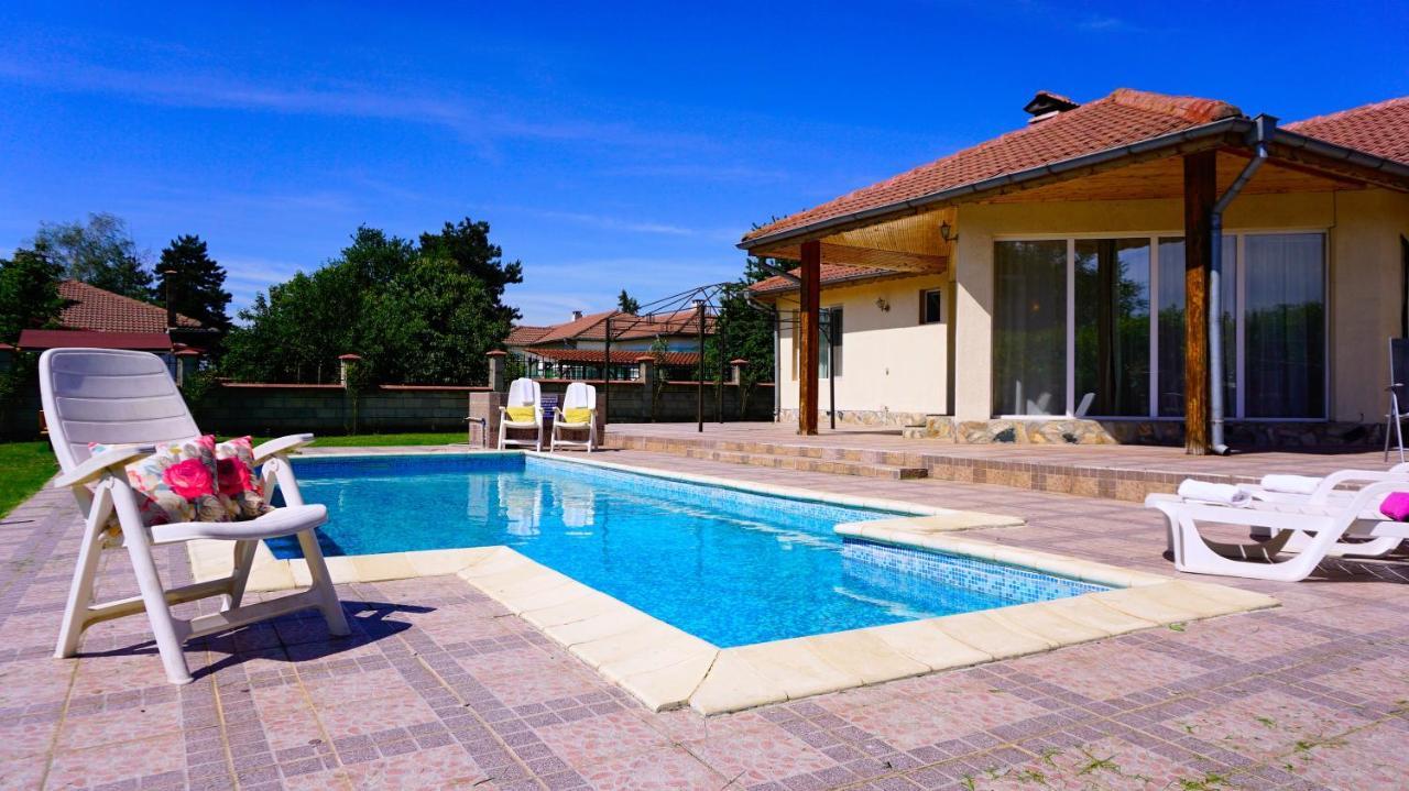 Вила Релакс - Villa Relax Sokolovo ภายนอก รูปภาพ