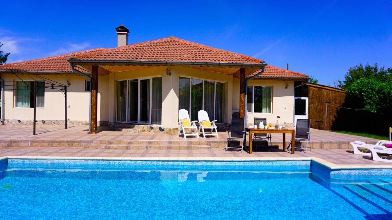 Вила Релакс - Villa Relax Sokolovo ภายนอก รูปภาพ